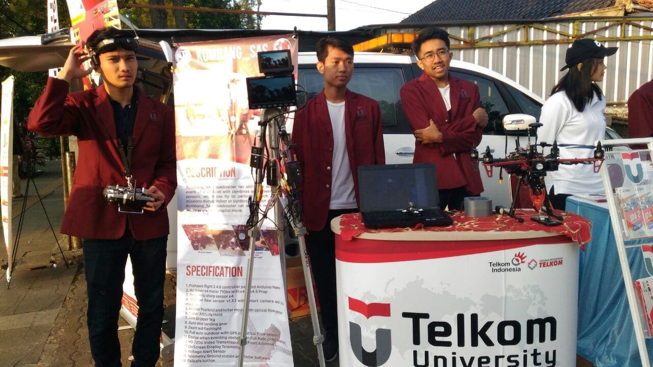 Tim Robotik berpartisipasi pada acara peringatan Hari Pendidikan Nasional
