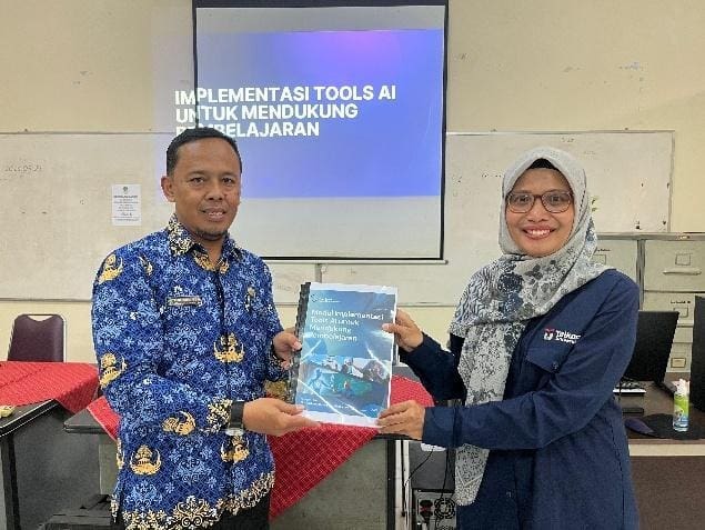 PKM TEKNOLOGI TEPAT GUNA : IMPLEMENTASI TOOLS AI UNTUK MENDUKUNG PEMBELAJARAN DI SMKN 3 BANDUNG